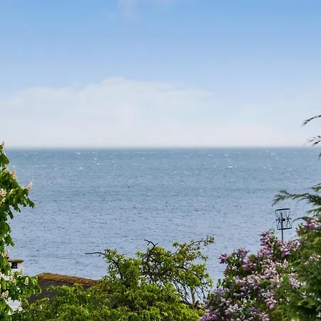 Awesome In With 3 Bedrooms And Wifi Holiday home *